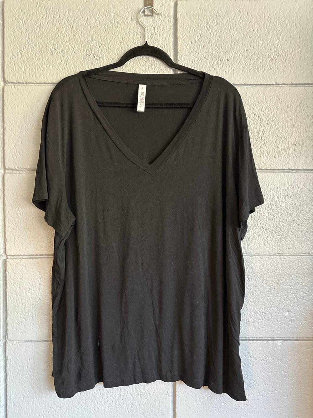 Latched Mama V-Neck Daily Nursing Tee in Black size 2X